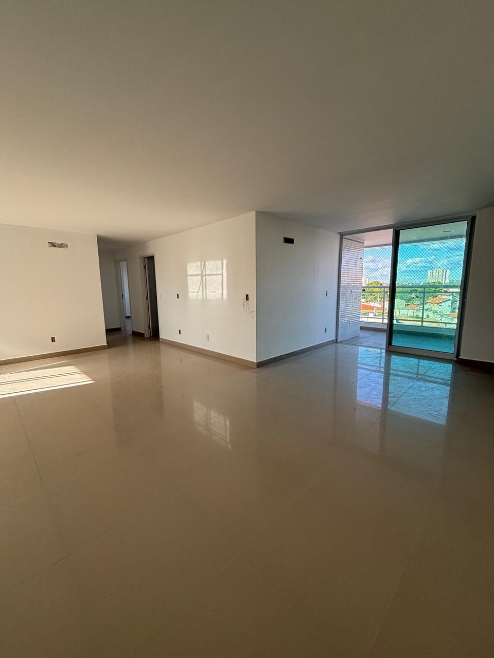 Sala de estar com varanda no Ipanema